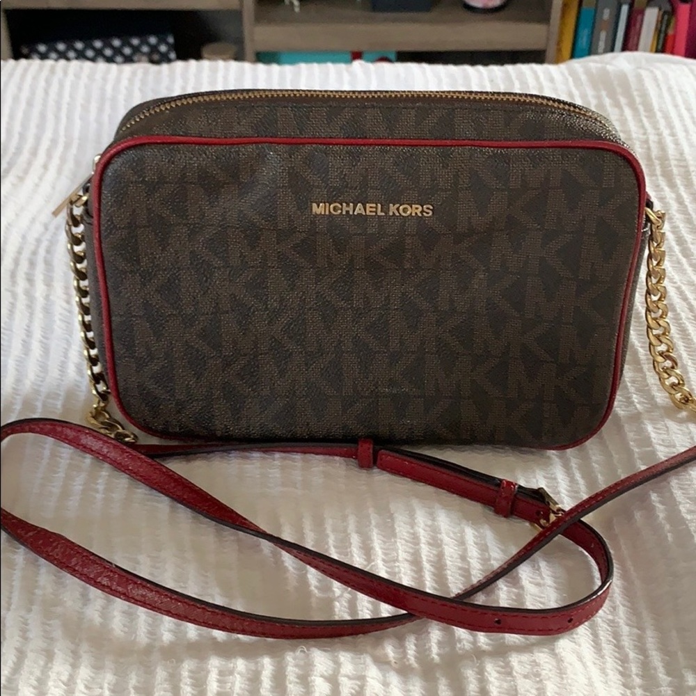 MICAHEL KORS CROSSBODY *offers welcome*